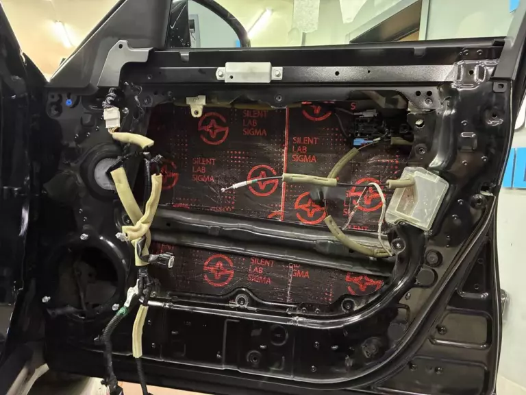 Шумоизоляция двери Infiniti QX704